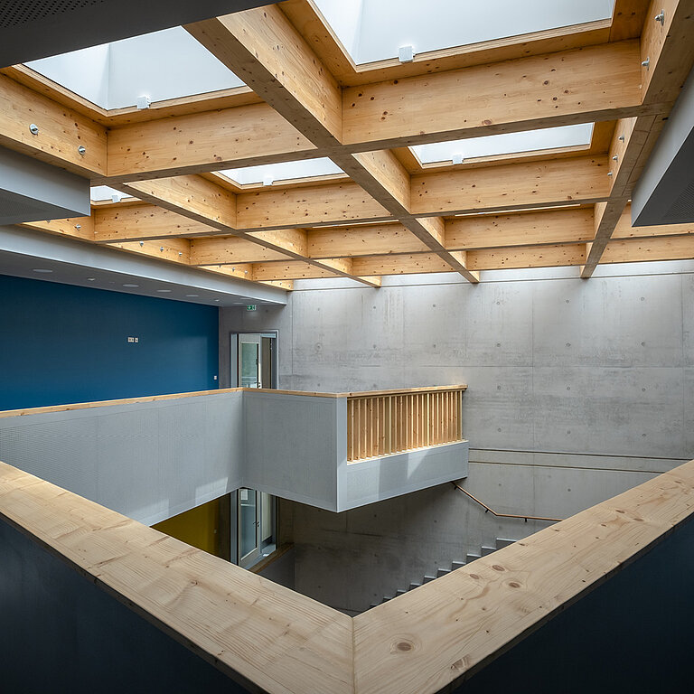 LAMILUX Flachdach Fenster F100 als Rasteranordnung im Atrium