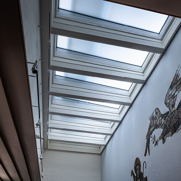 LAMILUX Glasdach PR60 als Lichtband im Treppenhaus mit gleichmäßiges Tageslicht