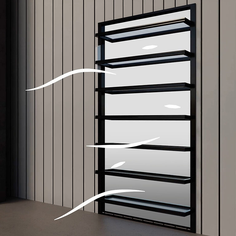 Vertikal eingebautes Lamellenfenster in einer Innenwand, geöffnet dargestellt mit Pfeilmarkierungen zur Veranschaulichung der Luftströmung