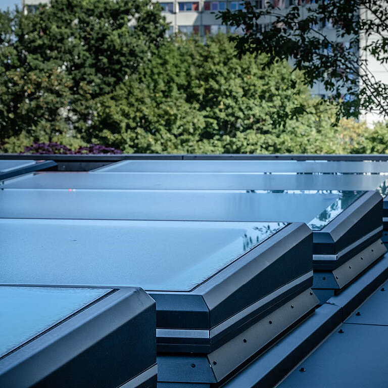 LAMILUX Flachdach Fenster F100 auf einem Flachdach, Tageslichtlösung