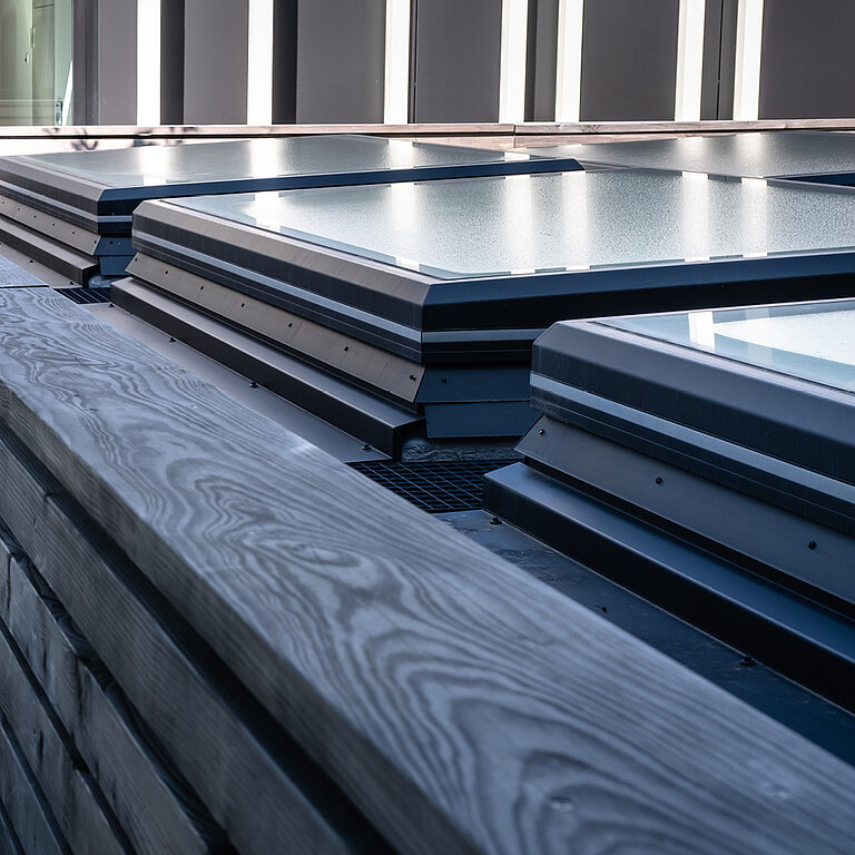 LAMILUX Flachdach Fenster FE Passivhaus in Reihenanordnung