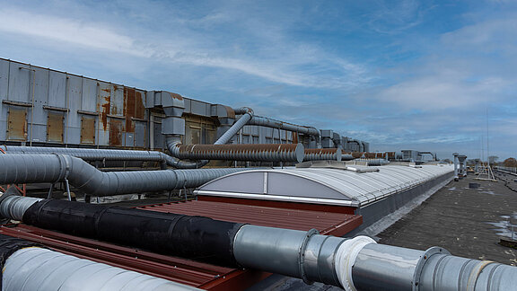 LAMILUX Lichtband B auf dem Dach von JELD-WEN
