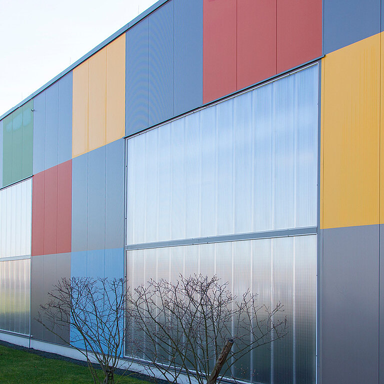 LLAMILUX Lichtband Wand / Renovierung in moderner Fassadenintegration