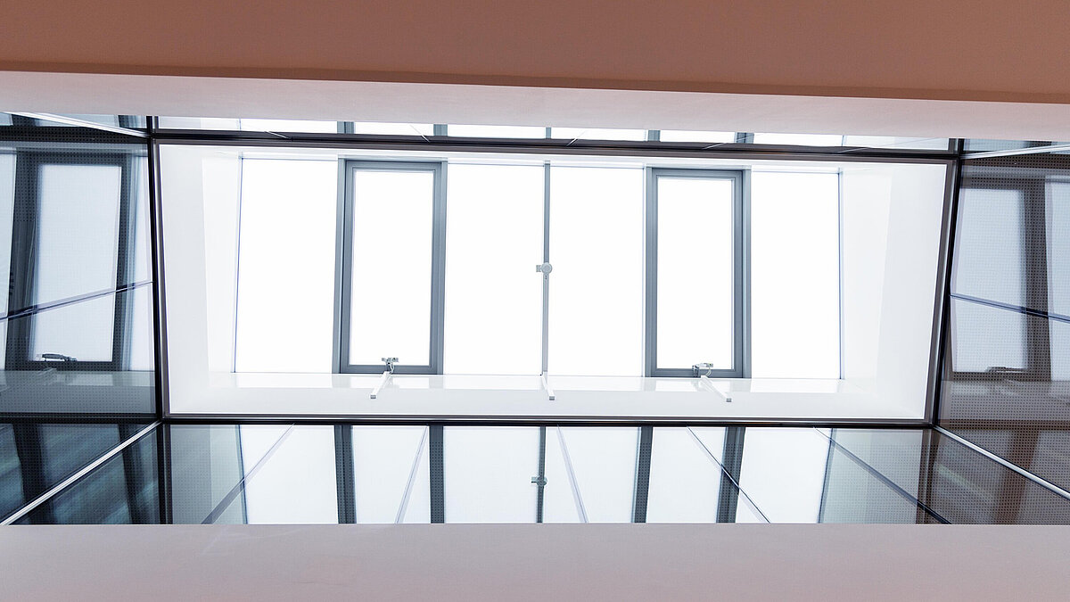 Innenansicht mit LAMILUX Glasdach PR60 im Schulzentrum Burgebrach.