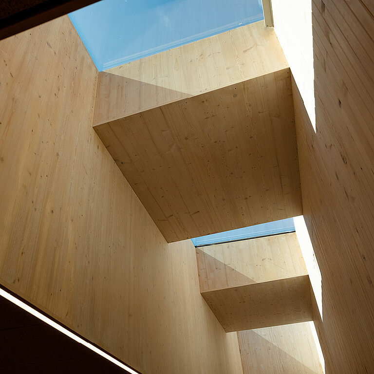 LAMILUX Flachdach Fenster FE in Holz-Lichtschacht, Tageslicht von oben