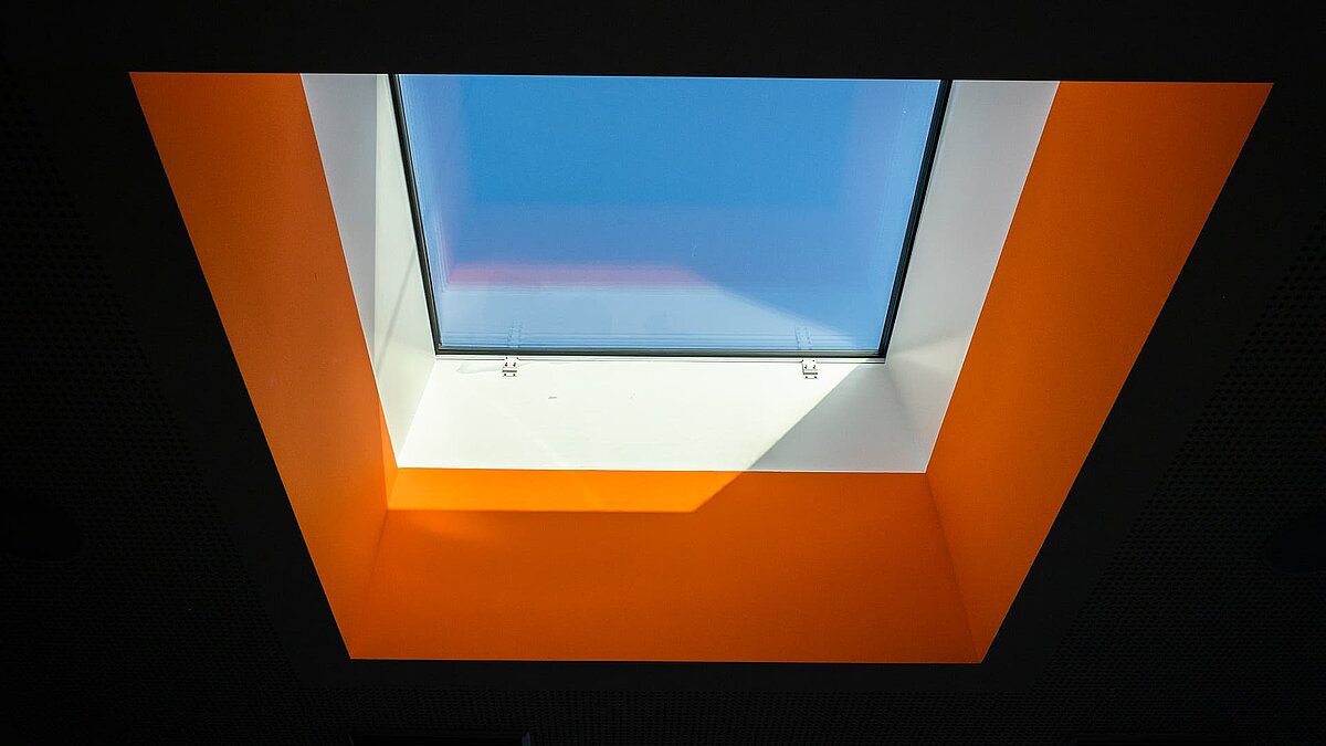 Innenansicht vom Dachfenster im Kindergarten „World of Kids“.