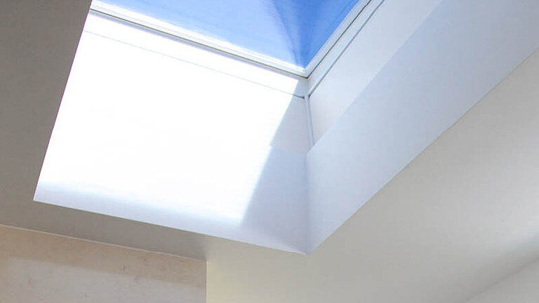 LAMILUX Flachdach Fenster Fire Resistance in Innenansicht mit feuerwiderstandsfähiger Verglasung und Tageslichteinfall