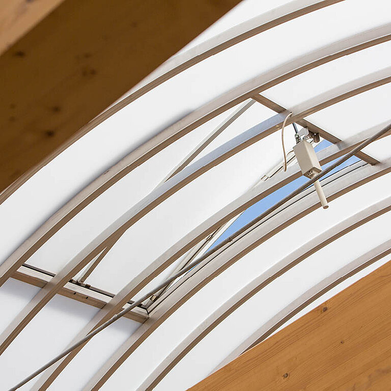 Detailansicht vom LAMILUX Lichtband Bogenform